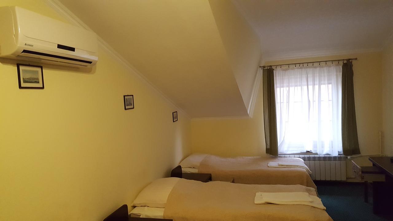 Zielony Dworek Kraśnik Buitenkant foto
